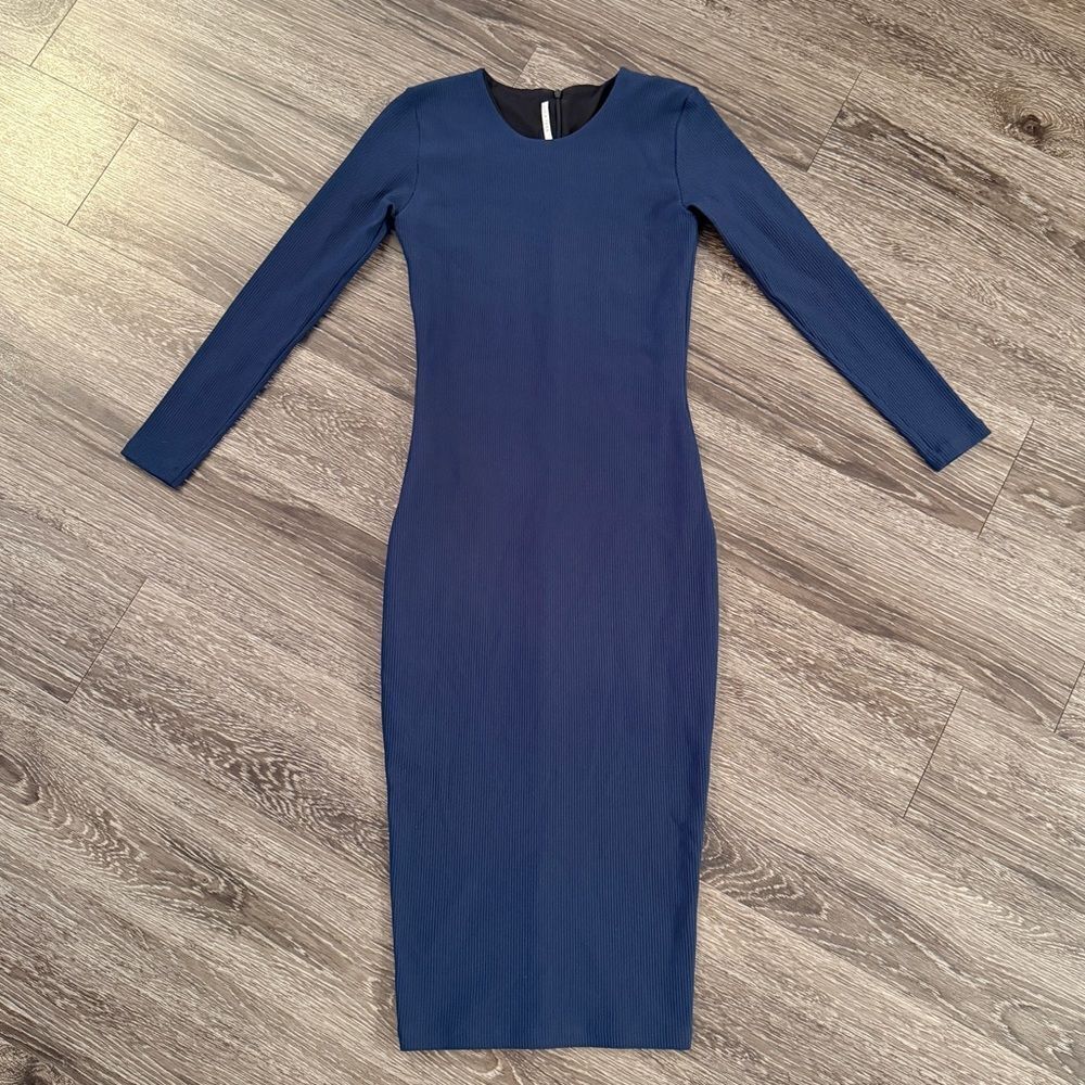 Nadia Tarr Long Sleeve Ribbed Midi Dress
